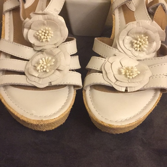 Strictly Comfort White Color Comfort Wedges 6 1/2M - Picture 2 of 8